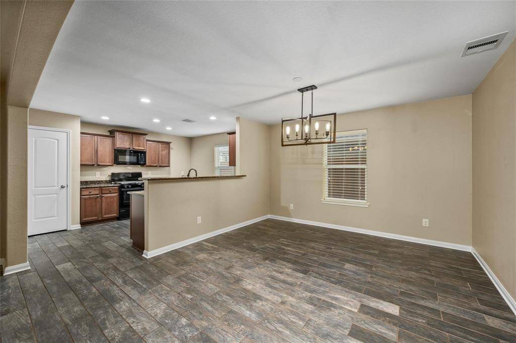 Dining Room w/o Furniture