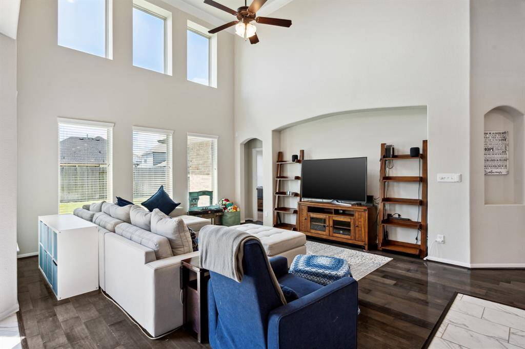 Abundant natural light poursthrough windows, creating a brightand inviting atmosphere.