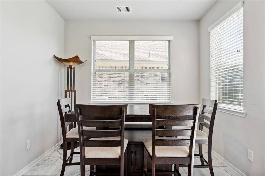 This thoughtfully designed homeseamlessly connects the kitchen witha charming breakfast area.