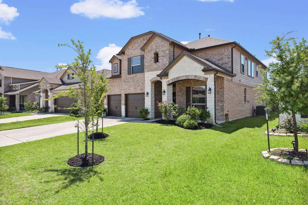 The property features a spaciousand inviting interior, complementedby a wide driveway that adds bothconvenience and curb appeal.