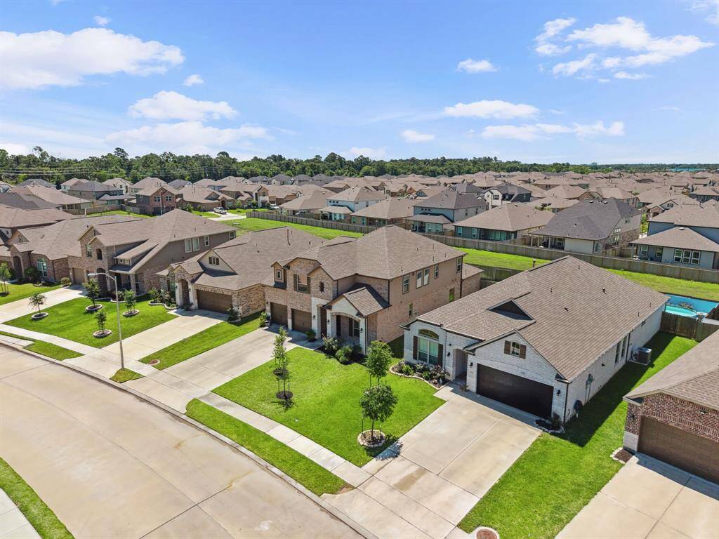 This home sits on a greenbelt lot!