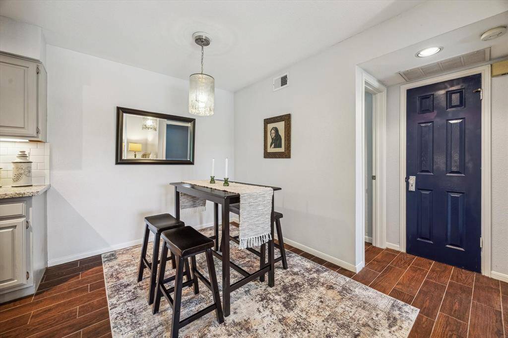 You’ll enjoy casual meals and lavish gatherings alike in this cozy dining room, featuring wood-look tile flooring, a chic chandelier, and fresh neutral paint that sets a warm and welcoming tone. So gather around, serve up something delicious, and bon appétit!