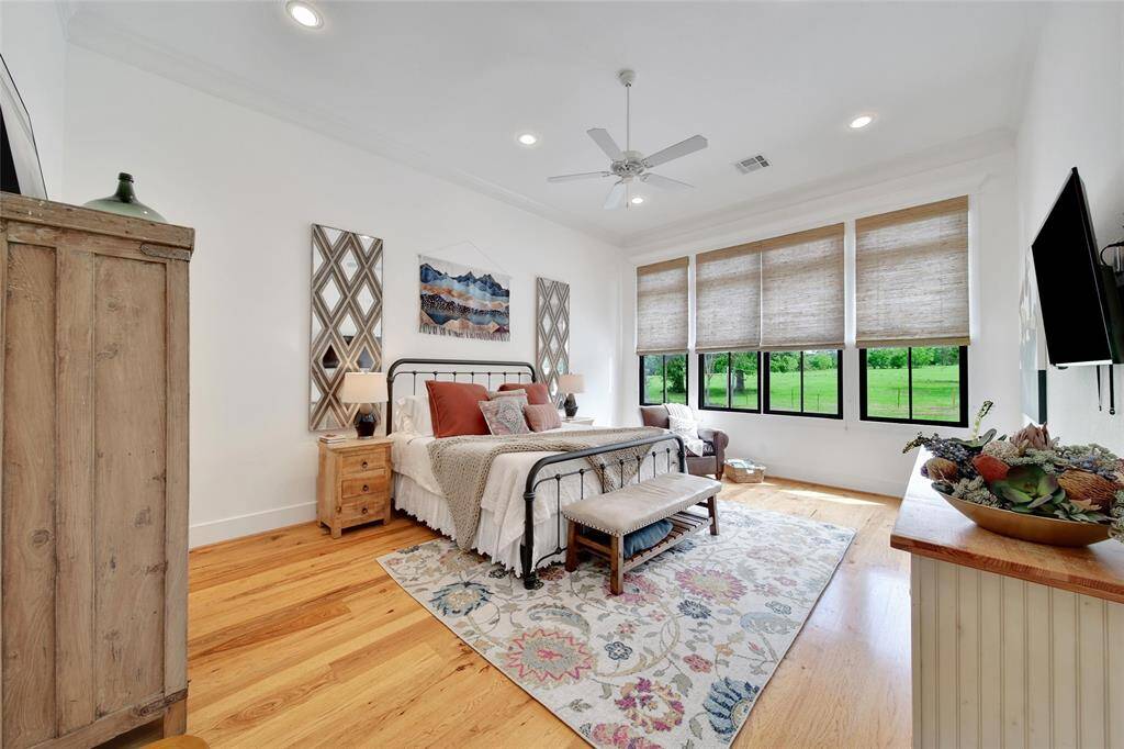 Large master suite with sitting area