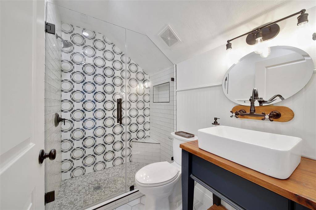 Bathroom #5 upstairs