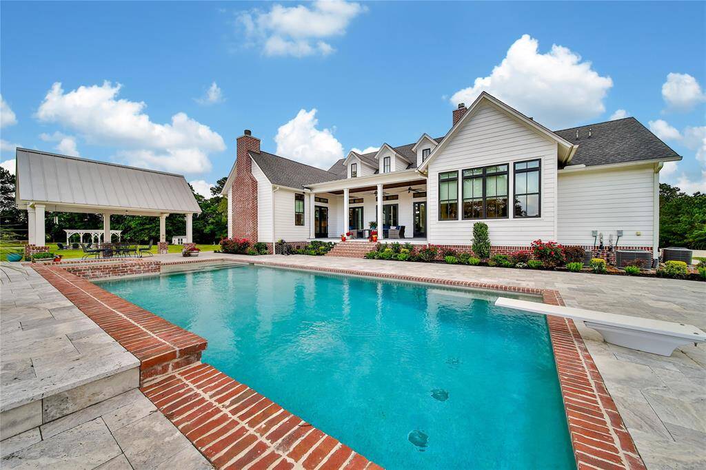 Heated pool/spa with diving board