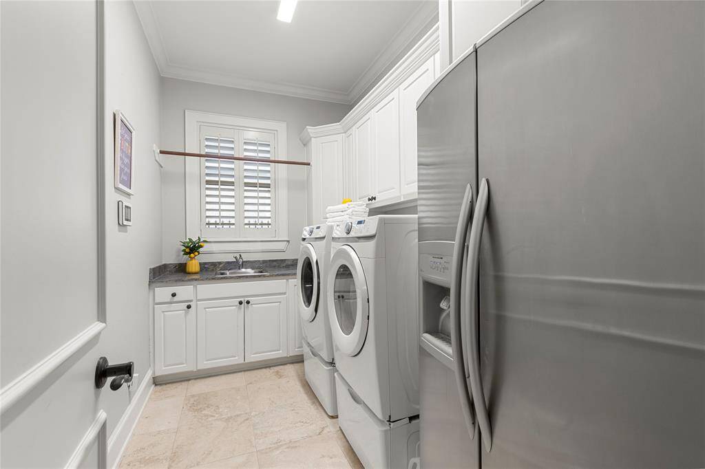 Utility room - extra storage plus a sink!