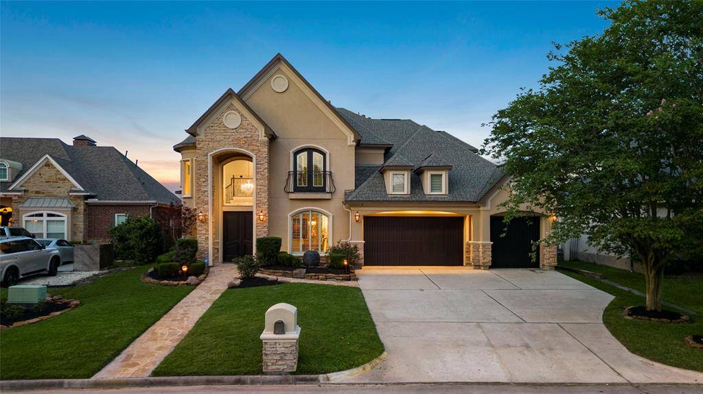 Custom Built home in Walden on Lake Houston. 4 BR/4.5 Baths