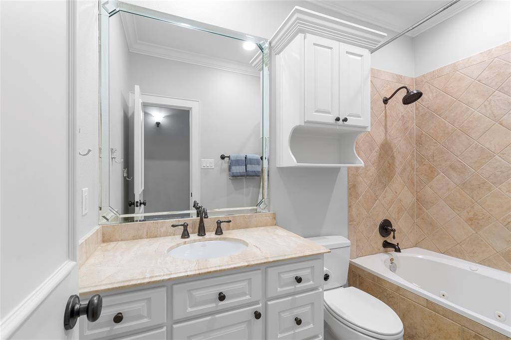 The 3rd bathroom upstairs.