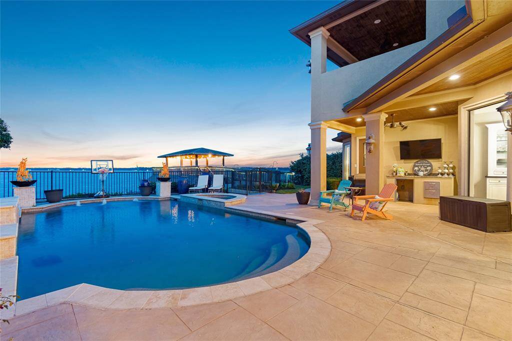 Start planning your Lake House Party.