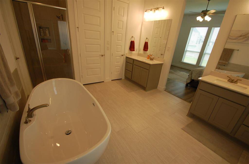 What woman would not love to soak in that tub!