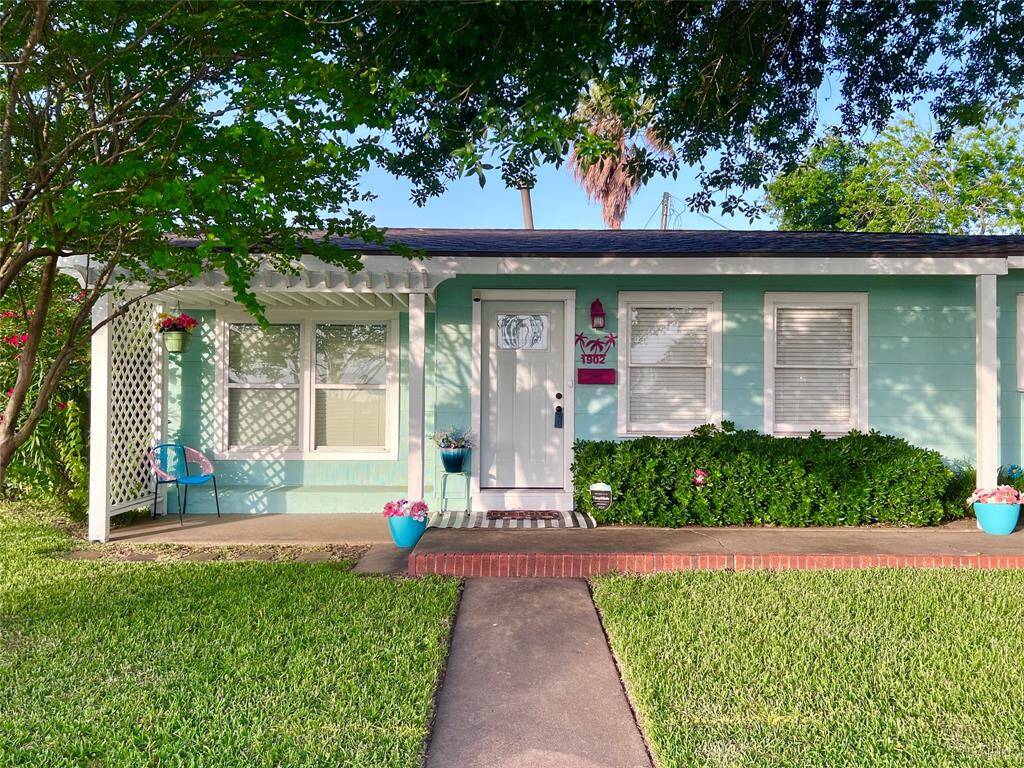 Welcome to 1902 Bayou Shore Dr!