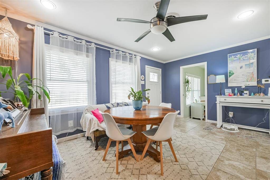 Sunroom / living room