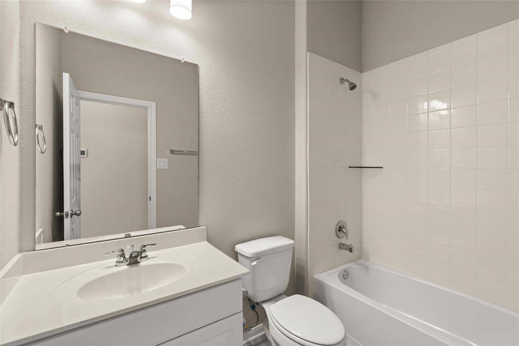 Note: Sample product photo. Actual exterior and interior selections may vary by homesite. Photo may be virtually staged