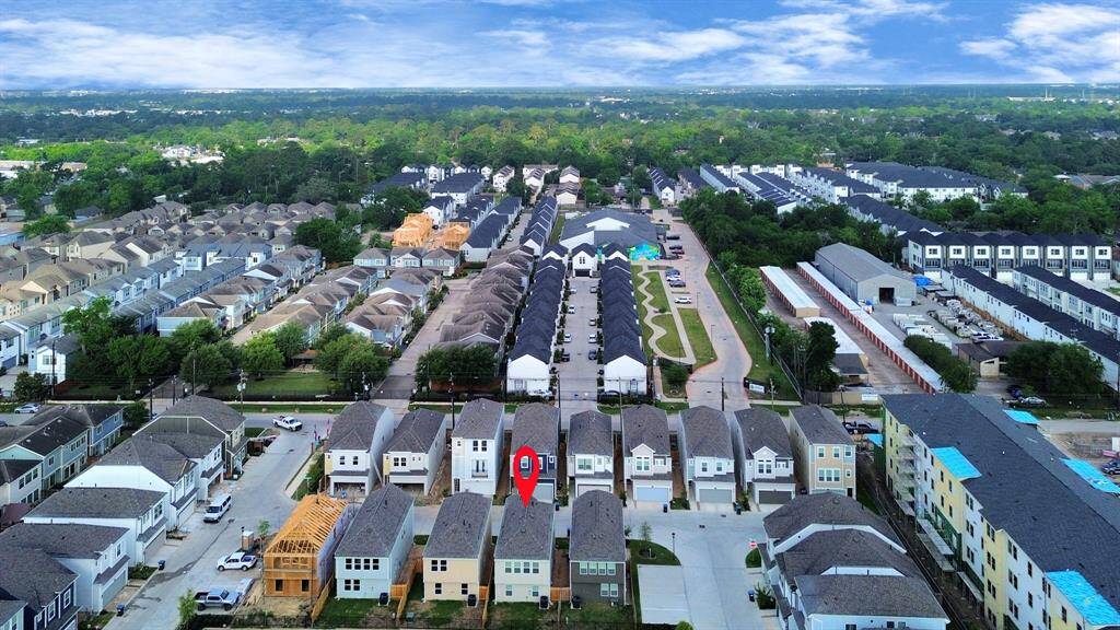 City Vibe. Suburban Ease - Zoom out and take in the bigger picture—Knoll Court delivers the city vibe you love without the noise, congestion, or stress. Nestled in a thoughtfully designed pocket community, this peaceful enclave blends urban proximity with neighborhood calm. Whether you're commuting to work, hosting friends for a cozy dinner, or just recharging on the weekend, Knoll Court places you at the center of it all—with room to breathe.