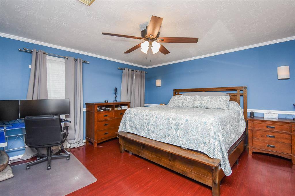 This is your primary masterpiece suite, on the 1st floor; with great natural light and tremendous space for bedding choices and accents.