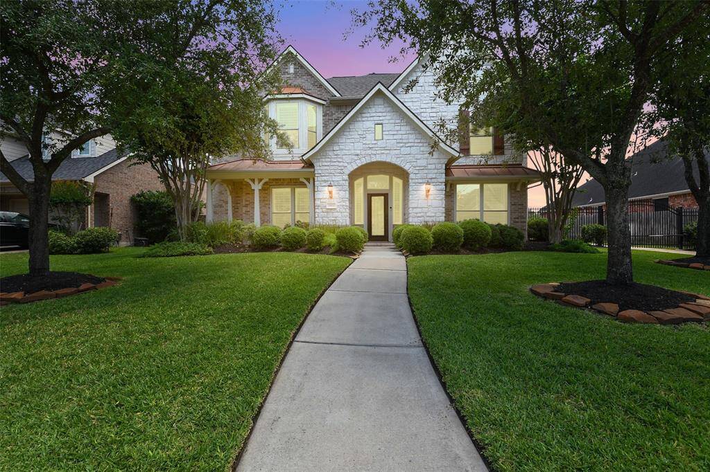 This beautiful home sits approximately 1 mile from the highly acclaimed Gleannloch Farms golf course, 2 miles from the clubhouse / rec center, 2 miles to the lighted tennis courts, 1/2 mile to the Bark Park, 1.3 miles to the Equestrian Center, 1 mile to the lazy river pool, and 1.3 miles to the sports complex.  WOW!! All homes should be so lucky as to have such a great location!