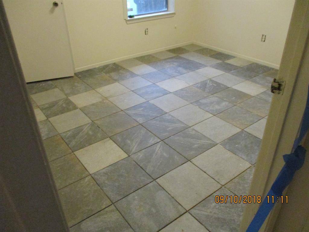 checkerboard pattern of tile in the kitchen done by professional tile layer