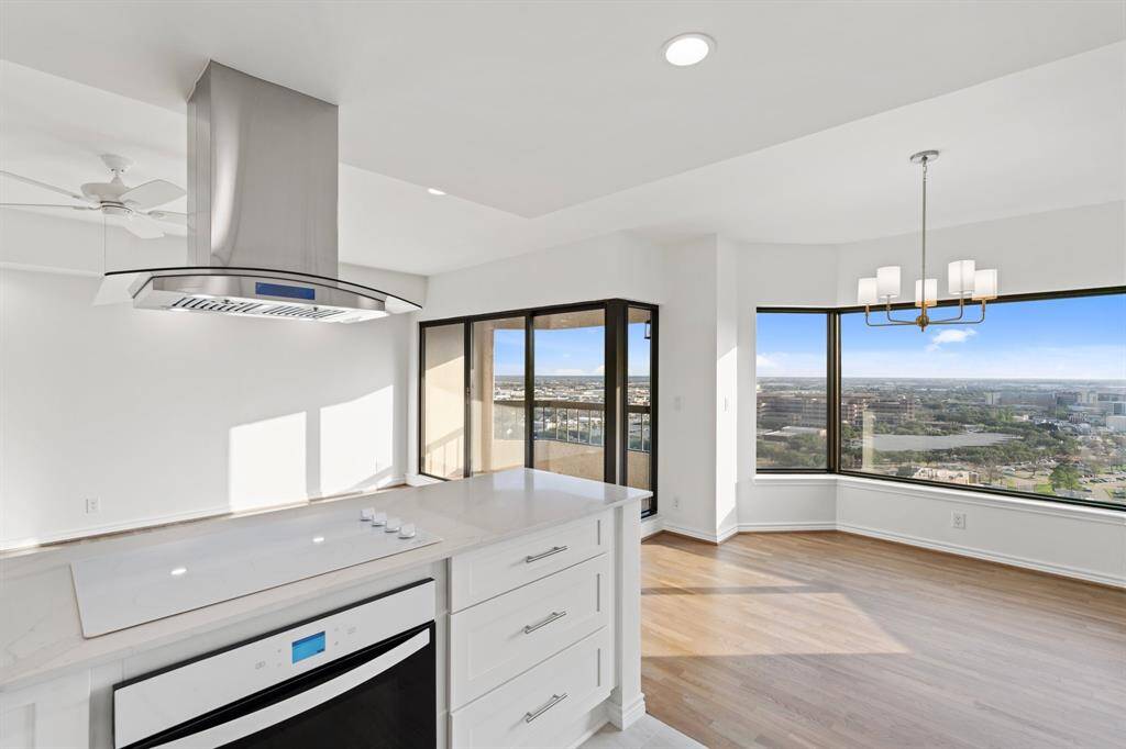 Cooktop and built-in oven. Smart design with deep drawers at the lower cabinetry.