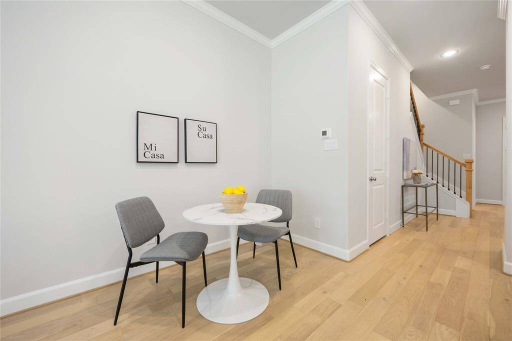 This charming nook is ideal for enjoying your morning coffee or easily convert the space into a chic wine bar or coffee station to match your personal style.