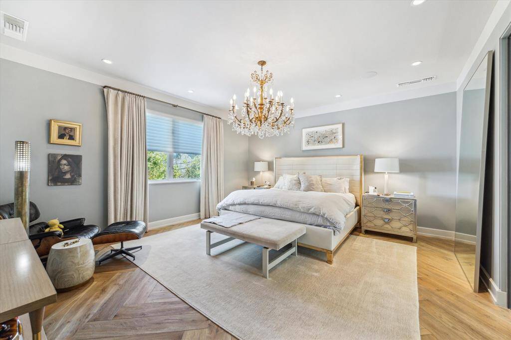 The butler’s pantry offers a blend of form and function, featuring a wine cooler, AV/IT rack, and a second refrigerator, wine tower and ample storage. A discreetly tucked-away microwave maintains the clean, streamlined aesthetic while ensuring everyday convenience.