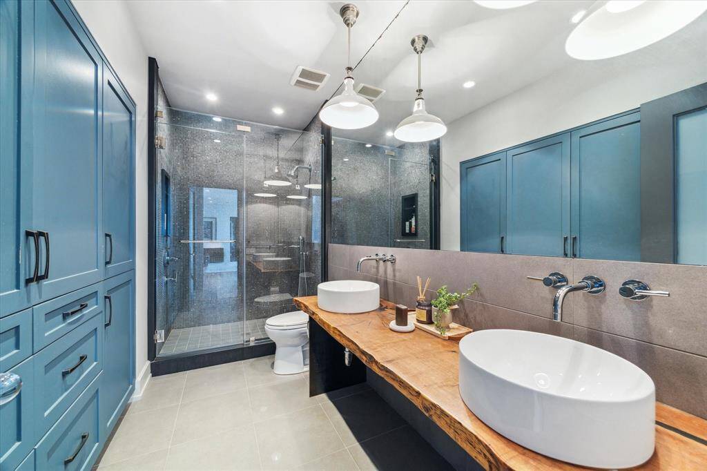 Ensuite bath with Thorntree tiling. Your guests will love it or your kids might fight over who gets this bathroom.