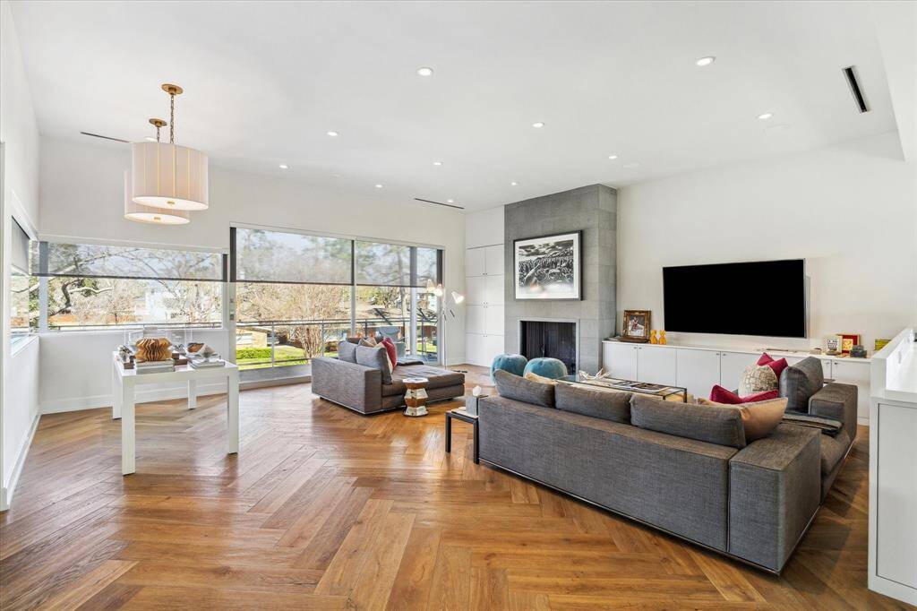 Just beyond the welcoming courtyard, artist-commissioned, custom-painted walls grace the entryway—designed to captivate the eye and set the tone for the beautifully curated living space that follows.