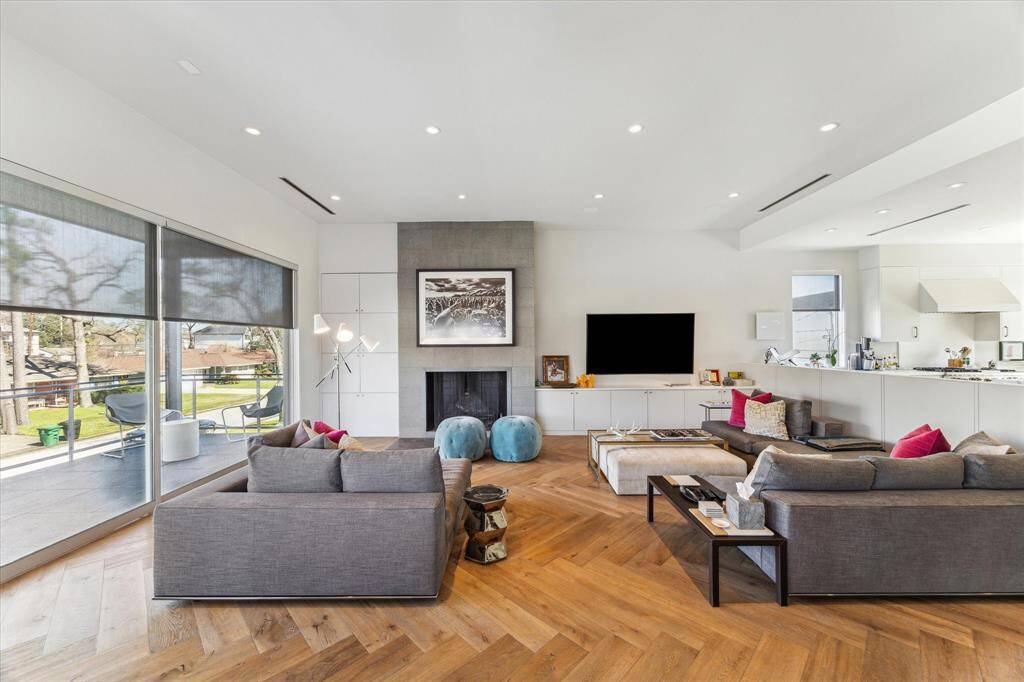 Your guests immediately notice the living space. Perfect for indoor or outdoor hosting, seamlessly separated by expansive Fleetwood sliding doors.