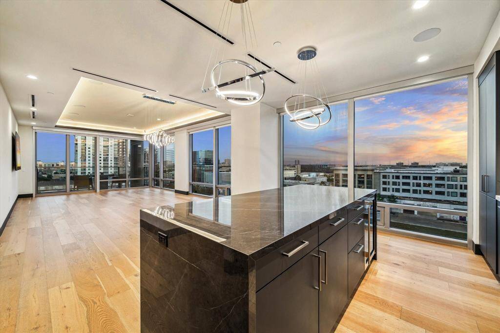 Welcome Home to Unit 806 at The Wilshire.