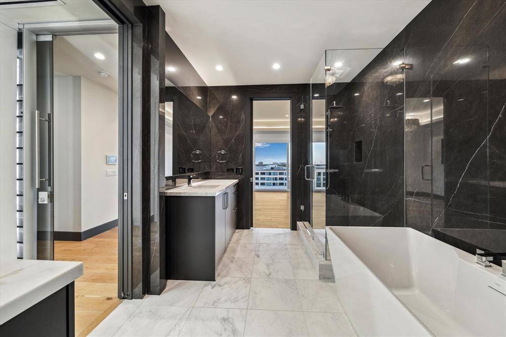 Porcelain walls enhance your bathroom experience everyday with a touch of sophistication.