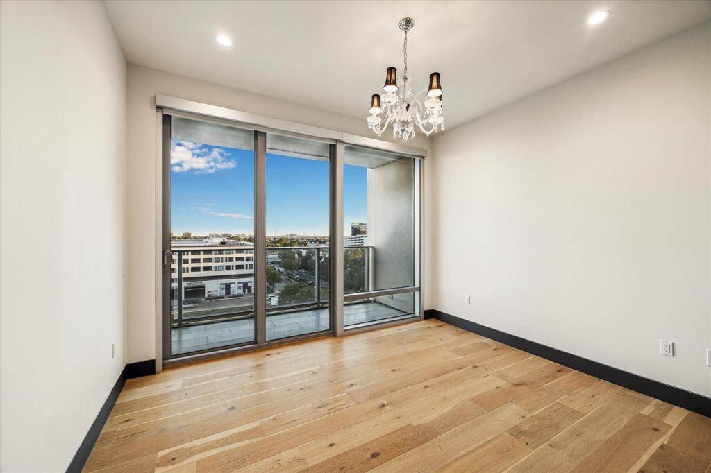 A secondary room with Primary views.
