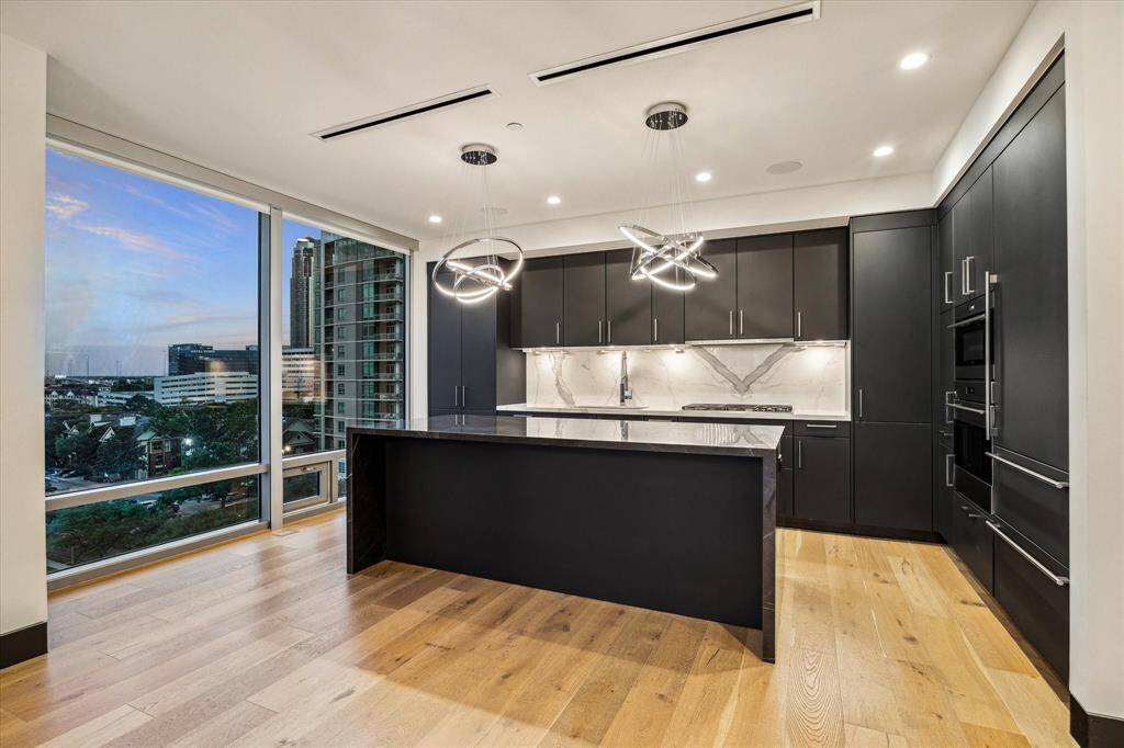 Beautifully lit backsplashes in the kitchen creates ambiance and a need to cook.