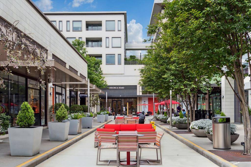 Perfect for Shopping and dining with ample amount of stores, high-end restaurants, and more!