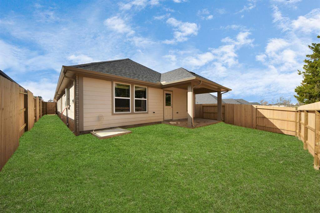 Come and see this spacious backyard with its beautiful covered patio. There is plenty of room for the kids to play and adults to relax. Perfect for your outdoor living space, patio furniture, bbq pit, and so much more. The possibilities are endless!