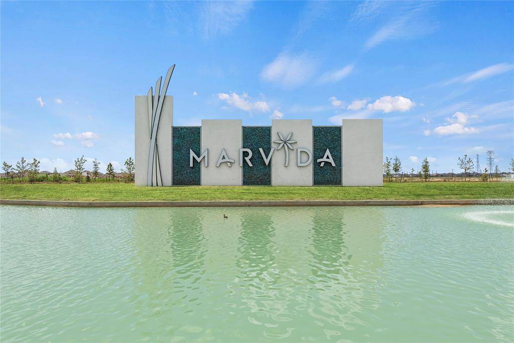 Marvida is a master-planned community with amazing amenities such as clubhouses, pools, splashpads, tennis courts, sports courts, parks, playgrounds and a dog park.