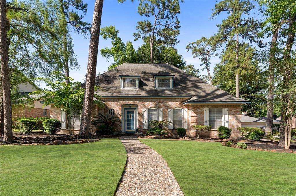 This charming home is located just minutes from Highway 59 and the Grand Parkway, commuting is effortless, whether heading into the city or exploring the surrounding areas. IAH is less than 20 minutes away, making travel a breeze.