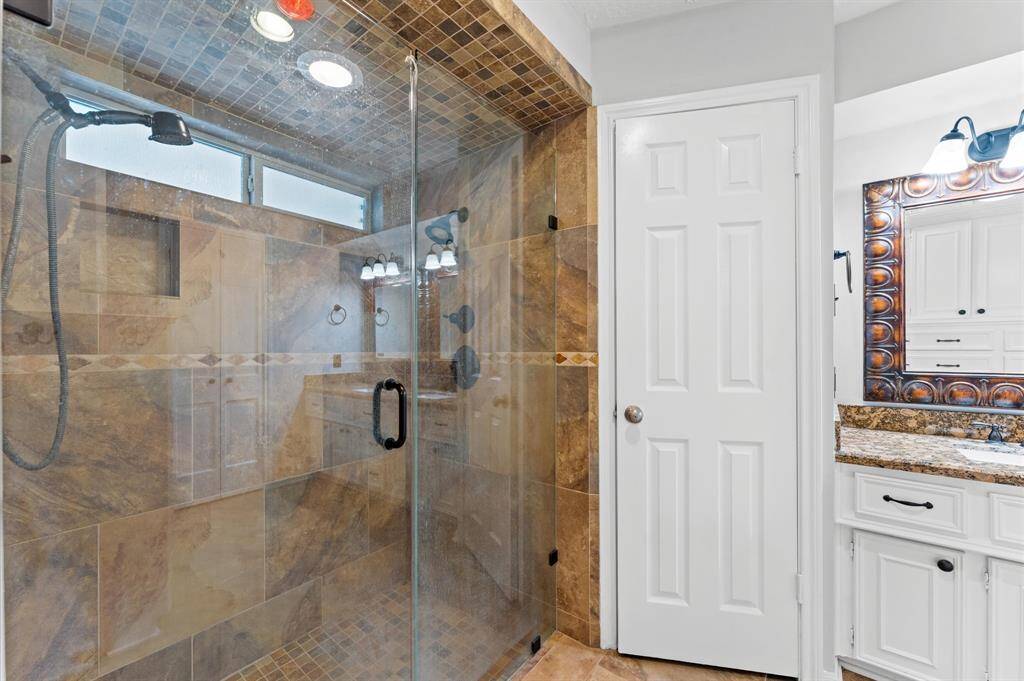 Oversized primary shower.