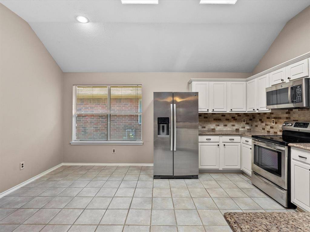 Kitchen and Breakfast Area