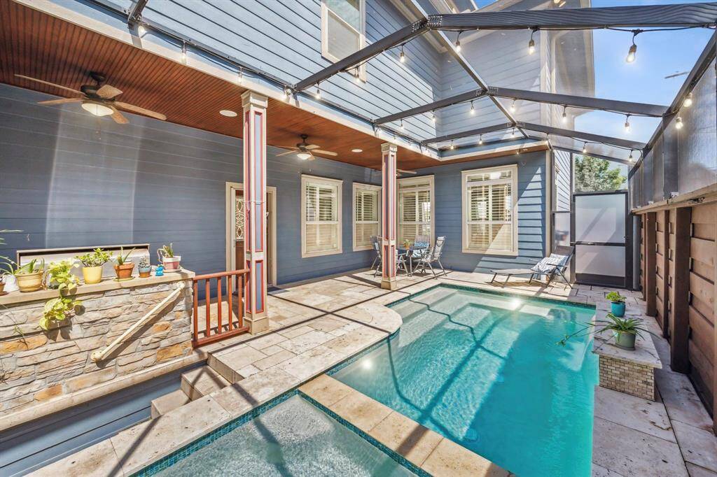 Salt water pool and spa!