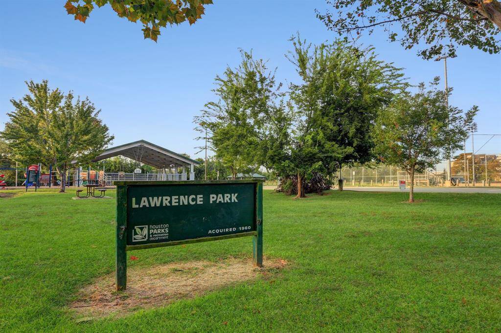 Lawrence Park is just a short walk away, offering a family-friendly environment with a basketball court, picnic tables, baseball field, and a playground.