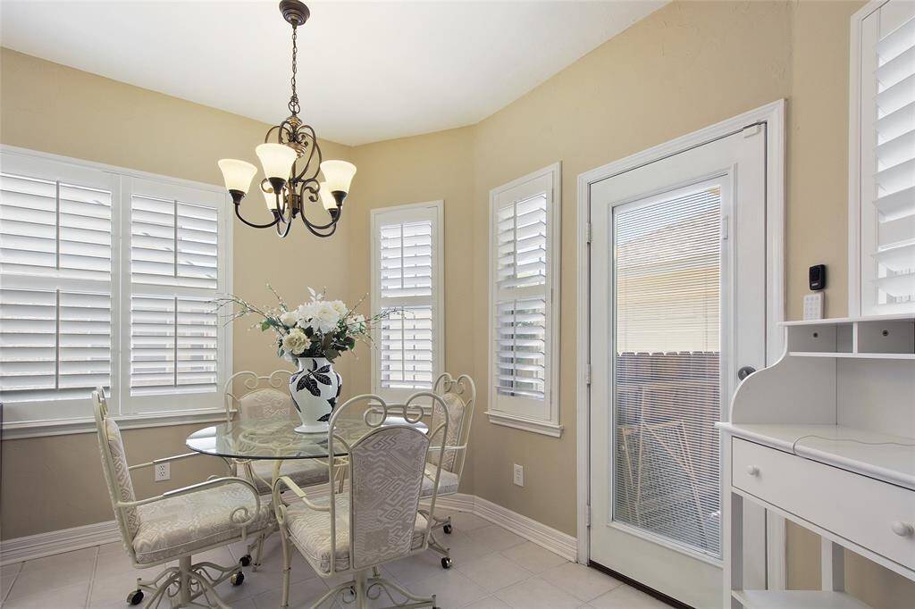 Breakfast Room in Gourmet Kitchen.