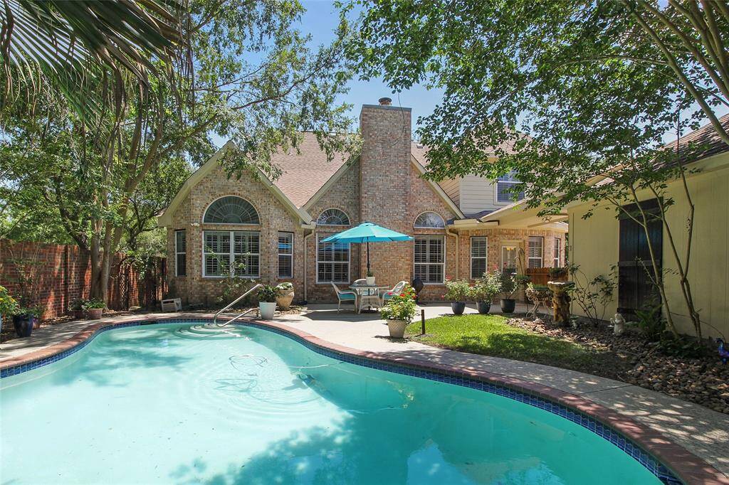 Good sized pool.