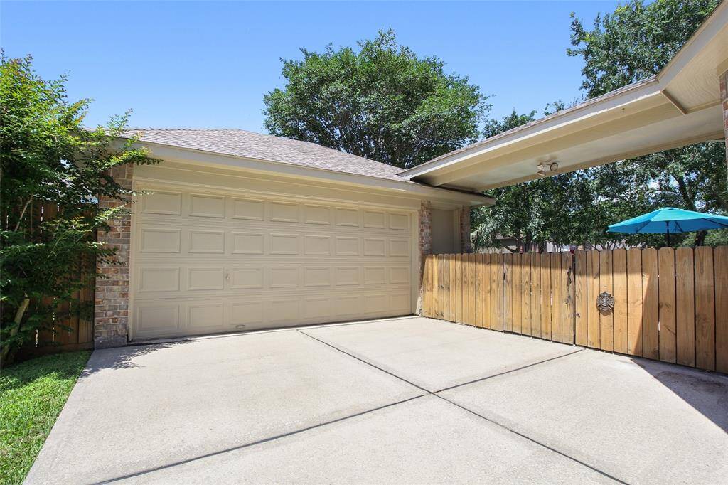Detached garage.