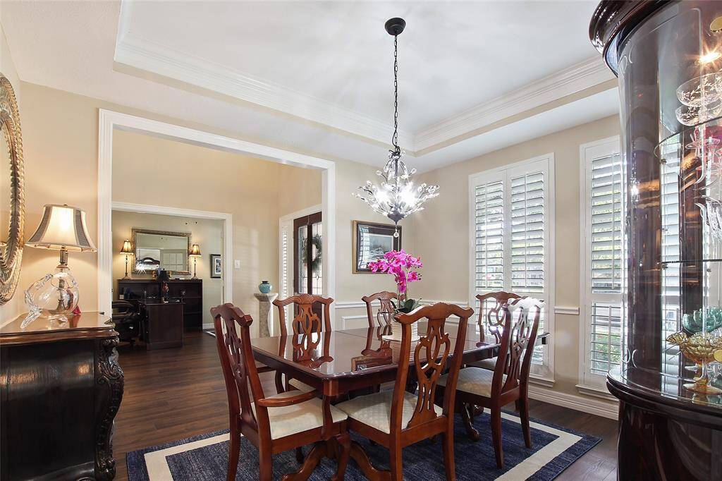 Lovely Formal Dining Room off the Front Entry.