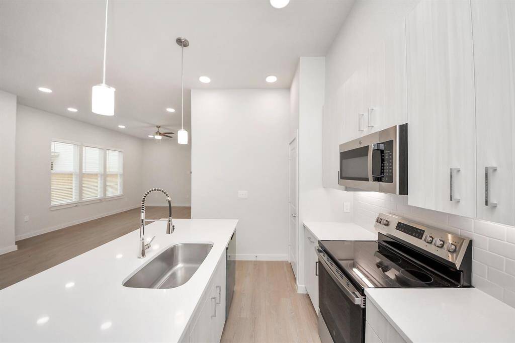 Stylish Island kitchens and open concept floor plans.Boasting modern finishes, quartz counters, tile backsplash,stainless appliances,refrigerator,washer & dryer,walk-in pantries,walk-in closets,wood-like floors throughout,9ft ceilings.