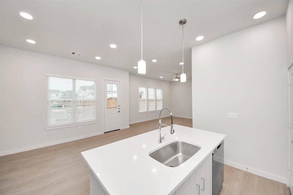 Stylish Island kitchens and open concept floor plans.Boasting modern finishes, quartz counters, tile backsplash,stainless appliances,refrigerator,washer & dryer,walk-in pantries,walk-in closets,wood-like floors throughout,9ft ceilings.