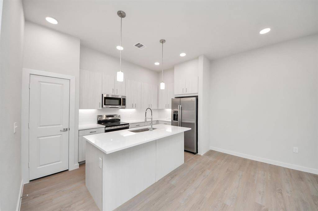 Stylish Island kitchens and open concept floor plans.Boasting modern finishes, quartz counters, tile backsplash,stainless appliances,refrigerator,washer & dryer,walk-in pantries,walk-in closets,wood-like floors throughout,9ft ceilings.