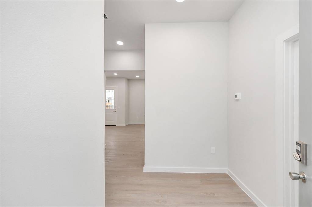 Light & Bright Entry