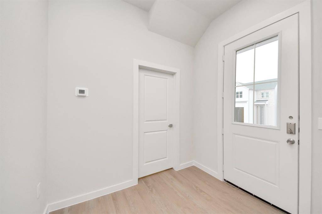 Light & Bright Entry