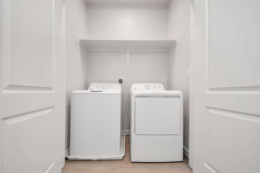 Full Size Washer & Dryer Included!