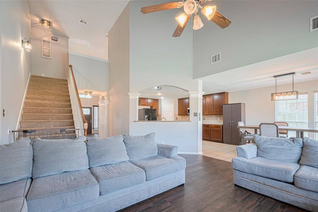 Tons of sunlight in the family room.   The open layout maximizes flow for effortless entertaining and modern life!